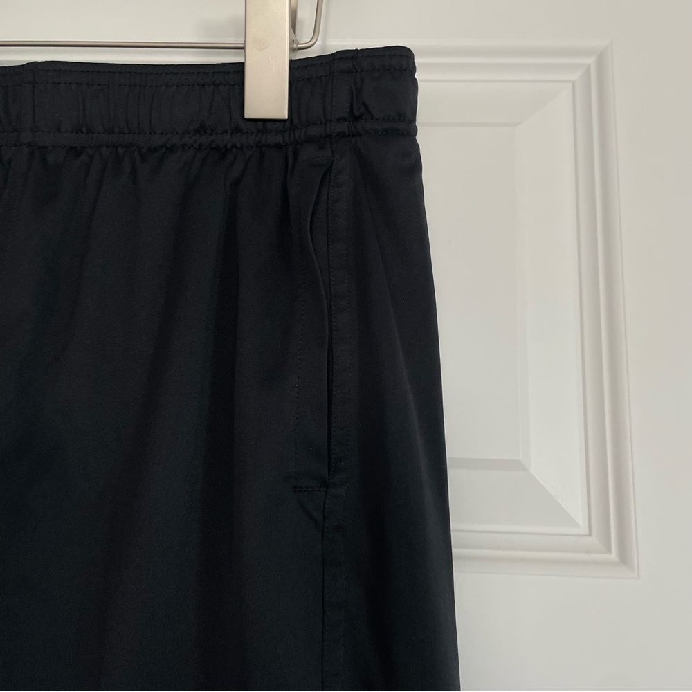 Under Armour Youth XL Black Athletic Shorts - Picture 3 of 7